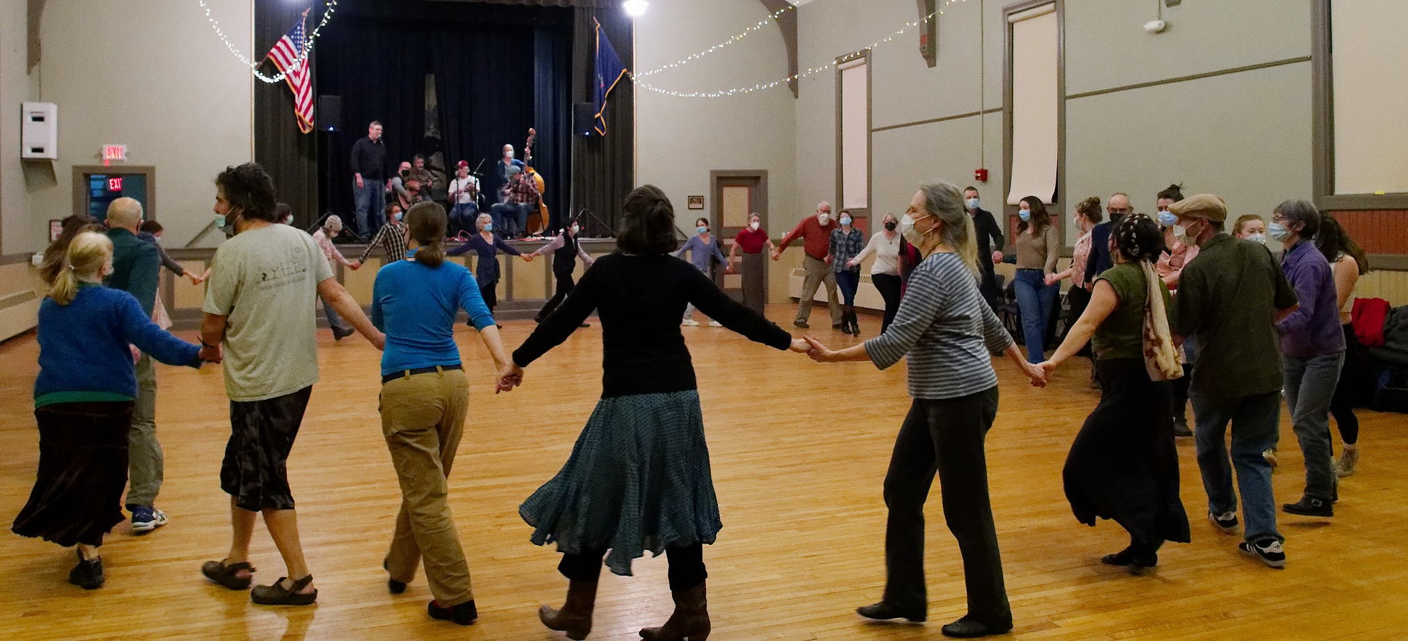 big circle of dancers 900